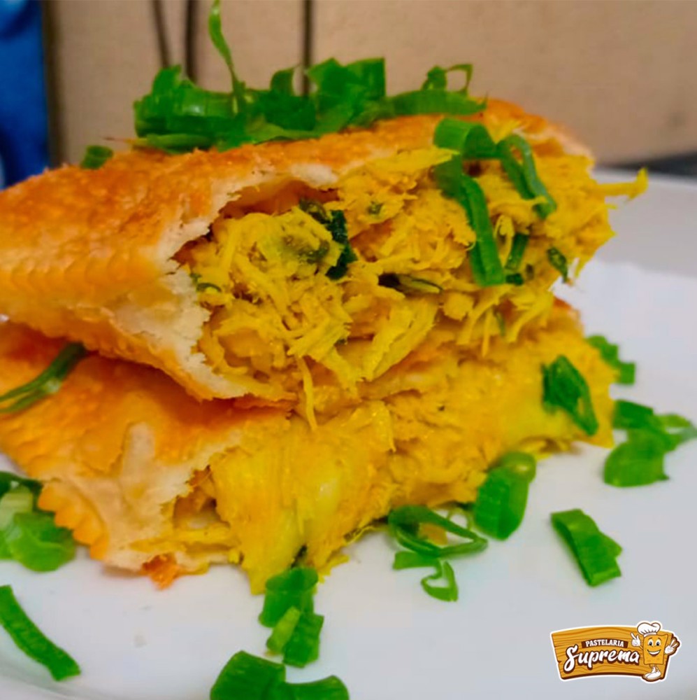 Pastel de Frango Desfiado
