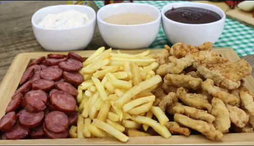 PORÇÃO DE FRANGO EMPANADO 150G + 300G DE BATATA FRITA + CALABRESA ESPECIAL 150G