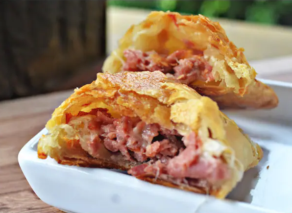 Pastel Calabresa com muçarela