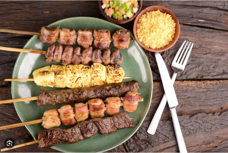 COMBO 2 Baião, 1 batatinha, 5 espetos, 1 Coca Cola ou São Gerardo 1ltr