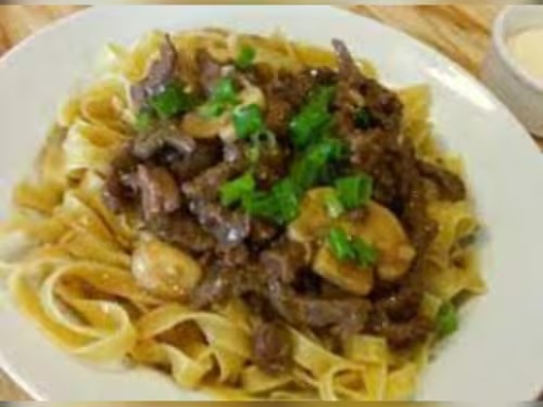 Filé ao Molho Madeira com Fettuccine