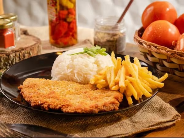 Filé de frango à milanesa + Refri 200ml