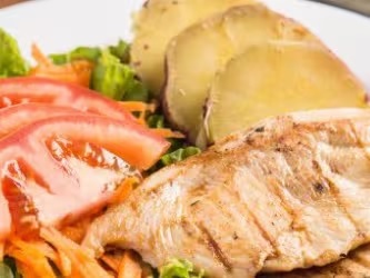 Filé de frango grelhado + Batata Doce + Salada