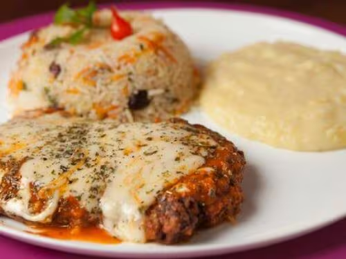 Parmegiana de carne c/ arroz à grega (2 pessoas + 1 Guaraná Antarctica 1lt)