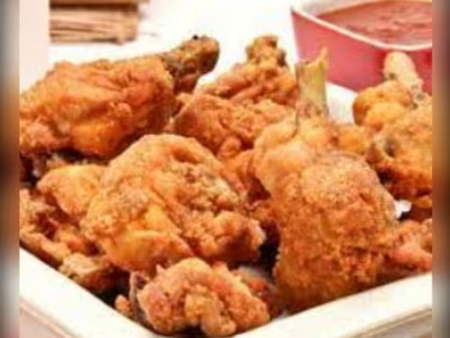 Frango à passarinho com batata ou macaxeira frita