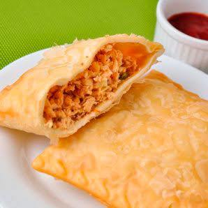 PASTEL M  =  Pastel Frango com Catupiry