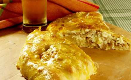 KALZONE DE FRANGO COM QUEIJO
