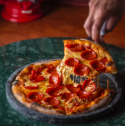 PIZZA DE PEPPERONI (M)