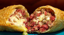 PASTEL DE FRANGO, QUEIJO E BACON