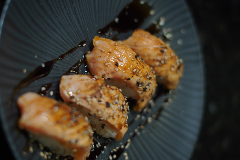 Niguiri de Salmão Flambado