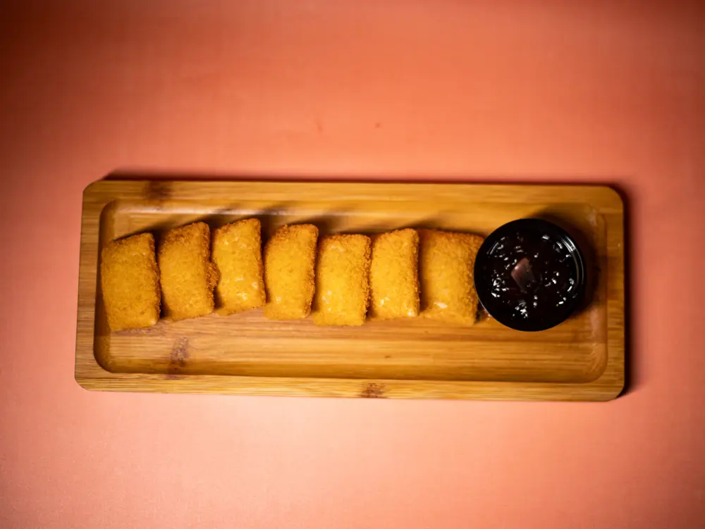 Crispy de queijo gouda empanado