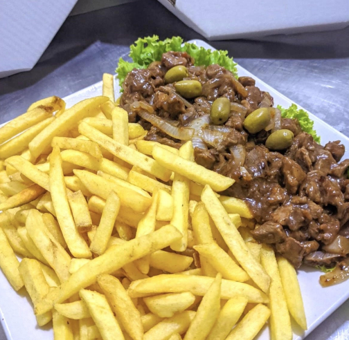 Bife trinchado com fritas