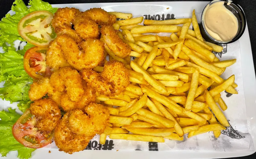 CAMARÃO EMPANADO COM FRITAS