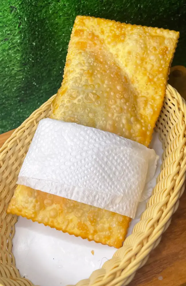 PASTEL FRANGO COM QUEIJO