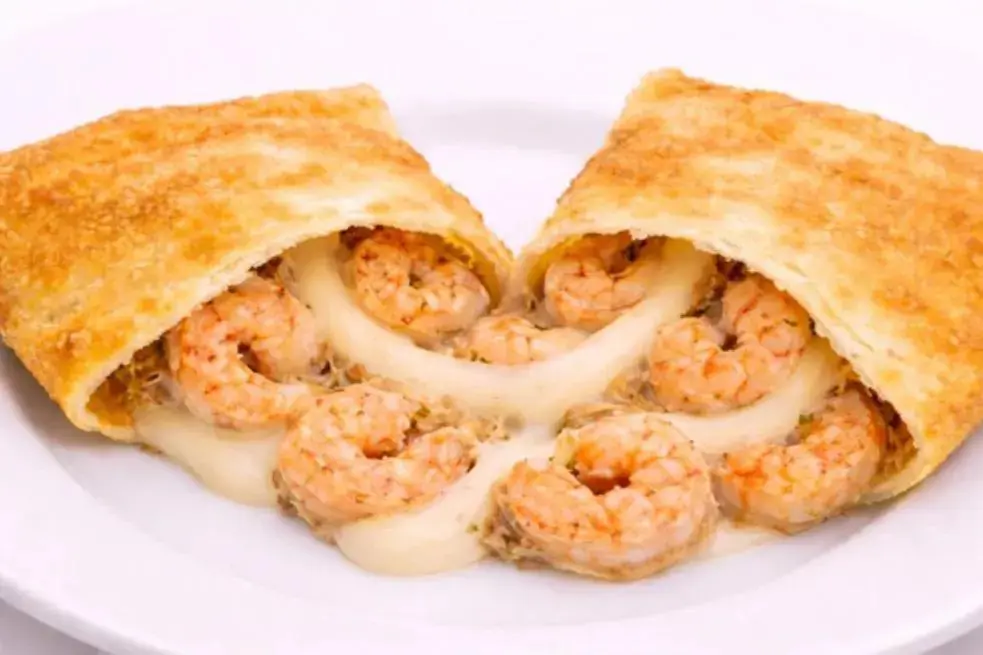 Pastel de Camarão c Cream Chesse