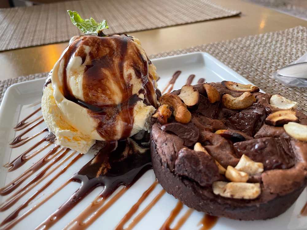 BROWNIE COM SORVETE