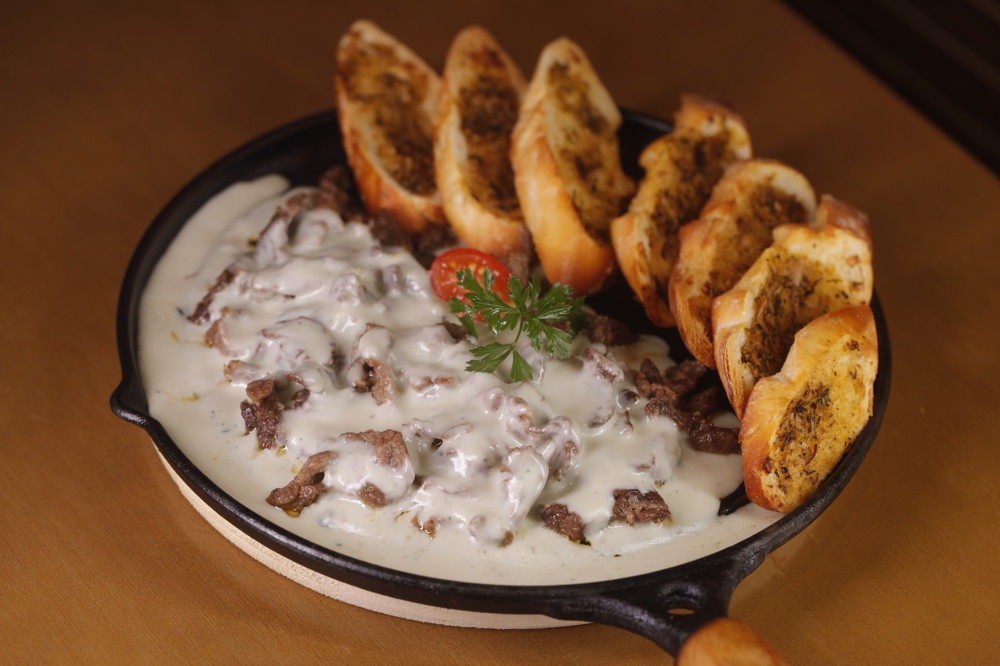 FILÉ COM GORGONZOLA