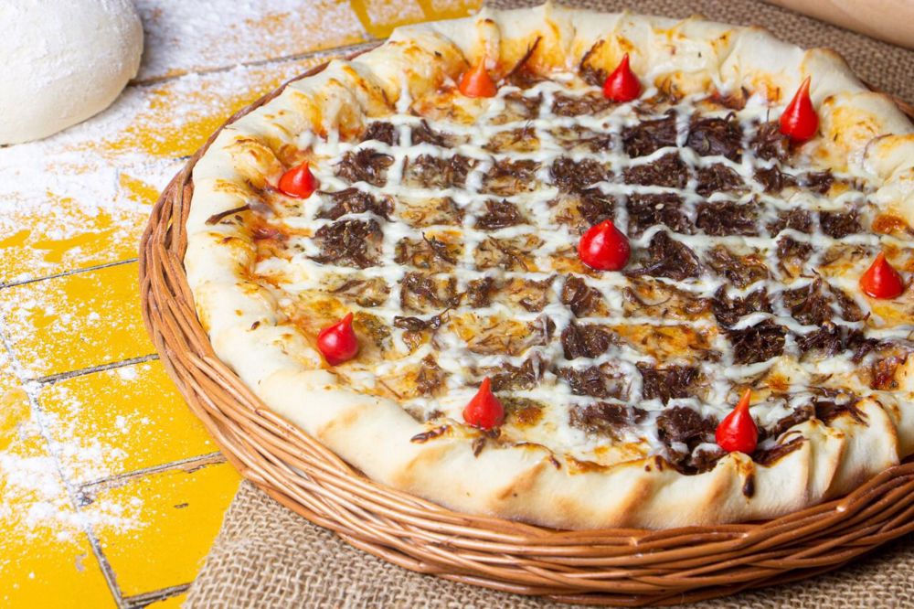 Pizza Média Tradicional e Especial