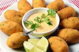 BOLINHOS BACALHAL / QUEIJO / CHARQUE
